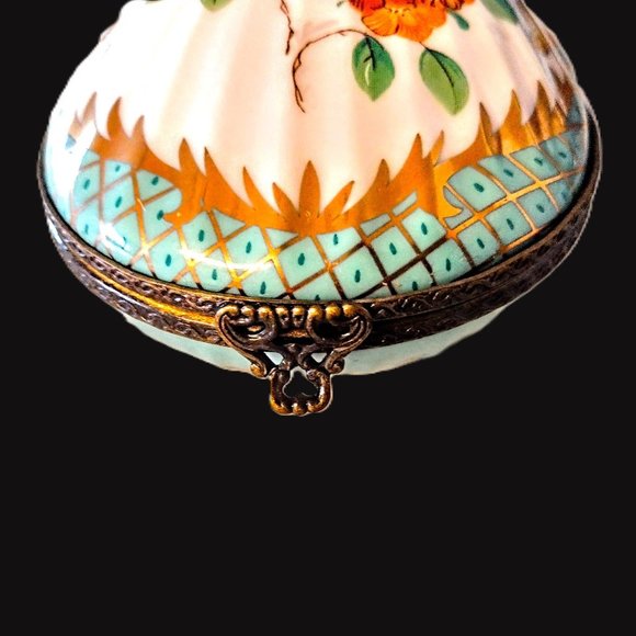 Vintage Porcelain Hinged Clam Shell Trinket Box ~ White/Aqua w/Floral, Gold Trim - Picture 4 of 13